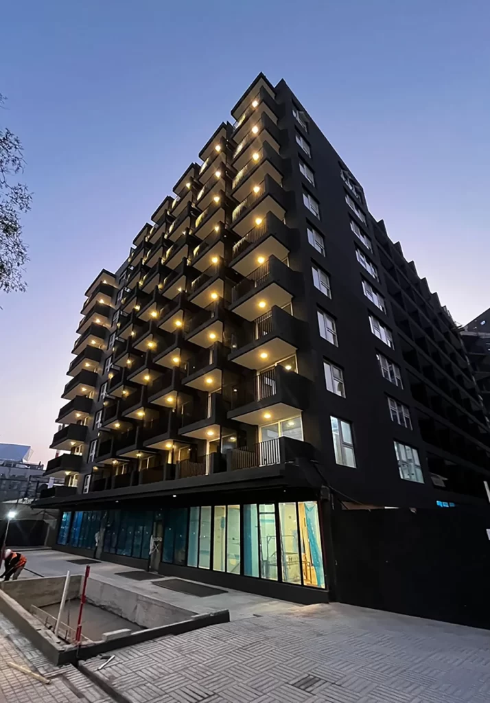 PINTURA FACHADA EDIFICIO LAS CLARISAS LAS CONDES copia consructora en santiago